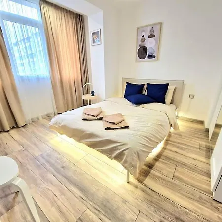 Апартаменты Flat 85 - 85 Inches Tv